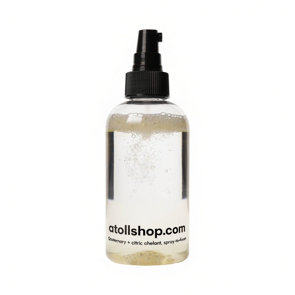 Chlorine-free mildew stain remover with chelator