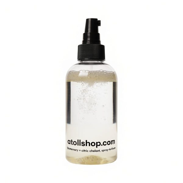 Chlorine-free mildew stain remover with chelator